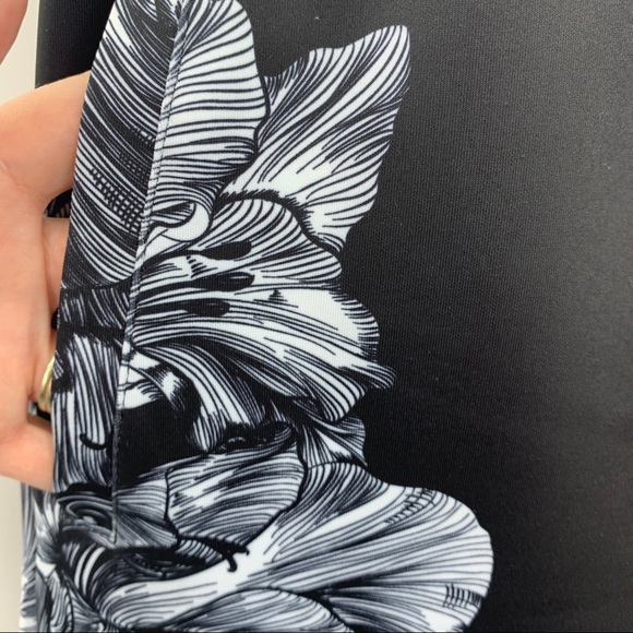 Reason Graphic Print Chain Link Floral Shorts Sm - Picture 5 of 10